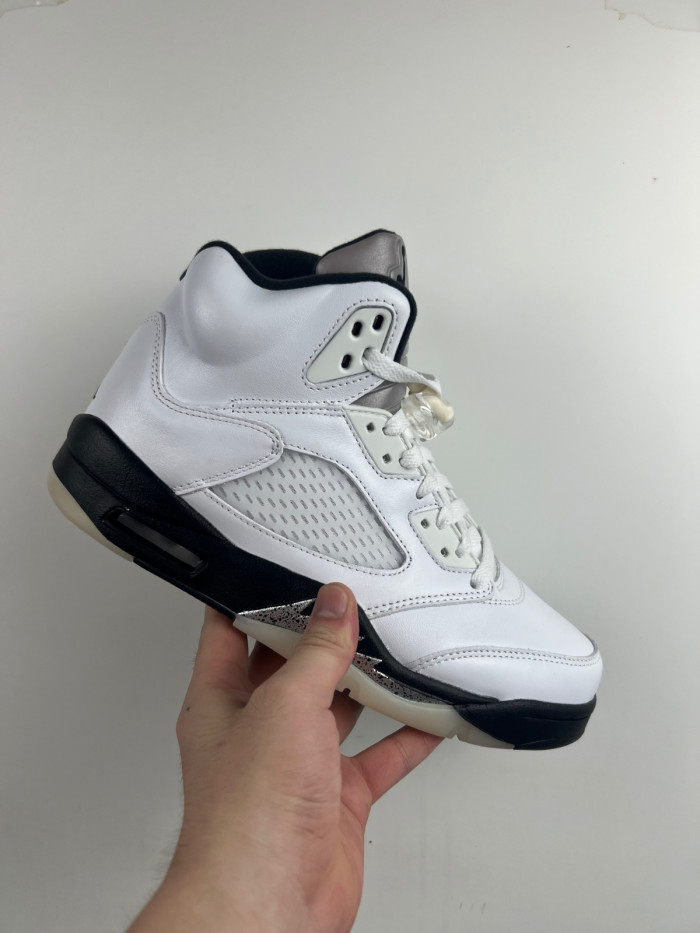 Air Jordan 5 “White Black”  DD0587-110