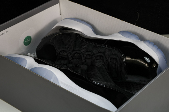 Air Jordan 11 Low 