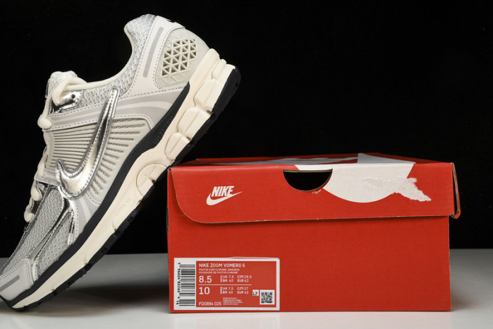 Nike Zoom Vomero 5 Photon Dust Metallic Silver  FD0884-025