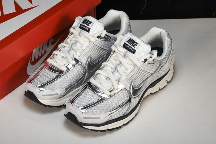 Nike Zoom Vomero 5 Photon Dust Metallic Silver  FD0884-025
