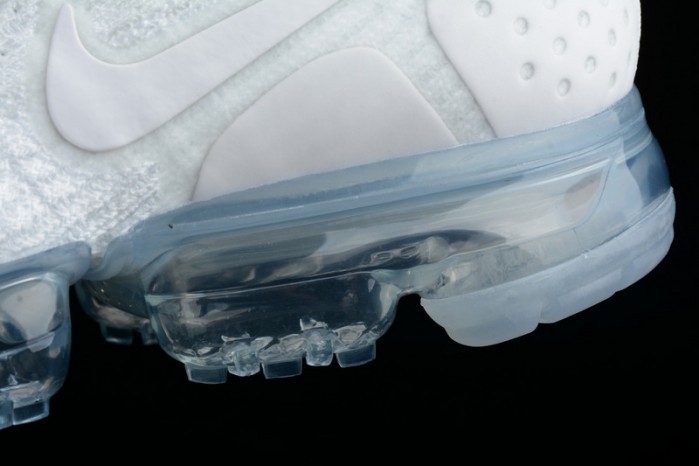 Nike Mens Air VaporMax Flyknit 2.0 Triple White 942842-100